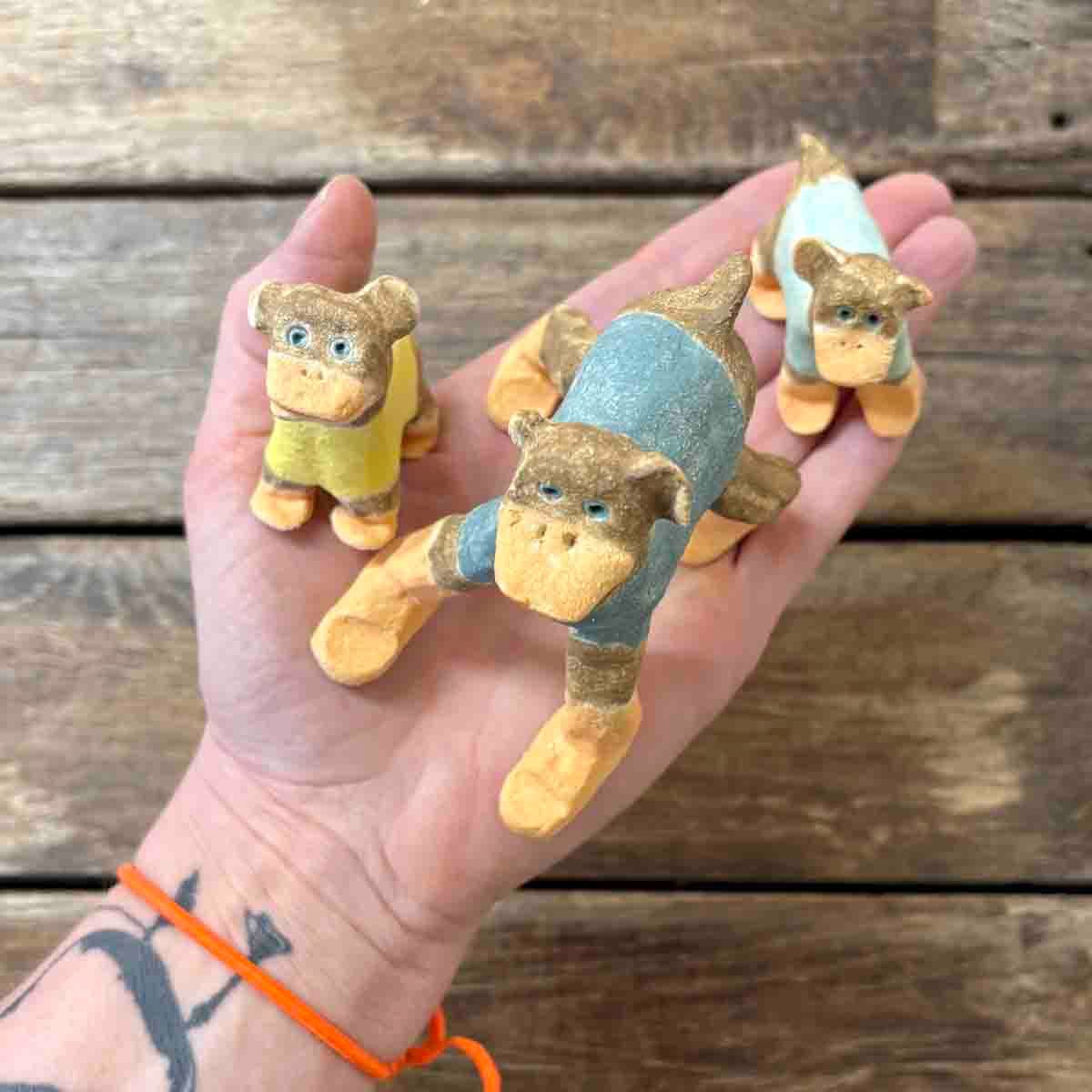 Duckdog mini, skulptur ca 6x5 cm (blå)