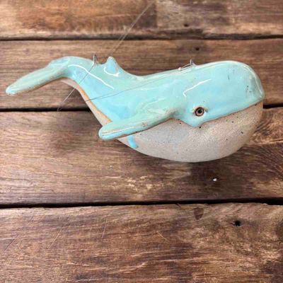 Hval, hengende tak-skulptur 19 cm (lys)