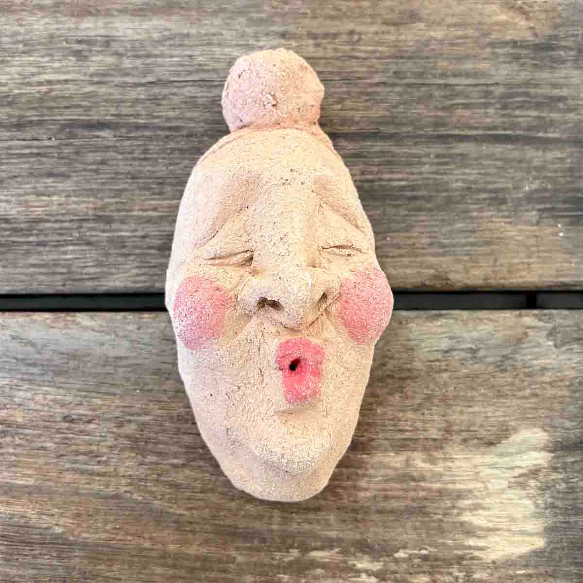 Fjasefjes, skulptur vegg, keramikk ca 9-13 cm (423)