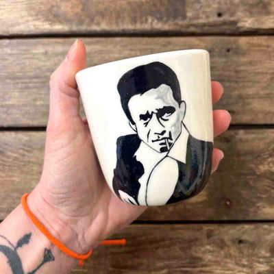 Johnny Cash, krus porselen 9 cm 