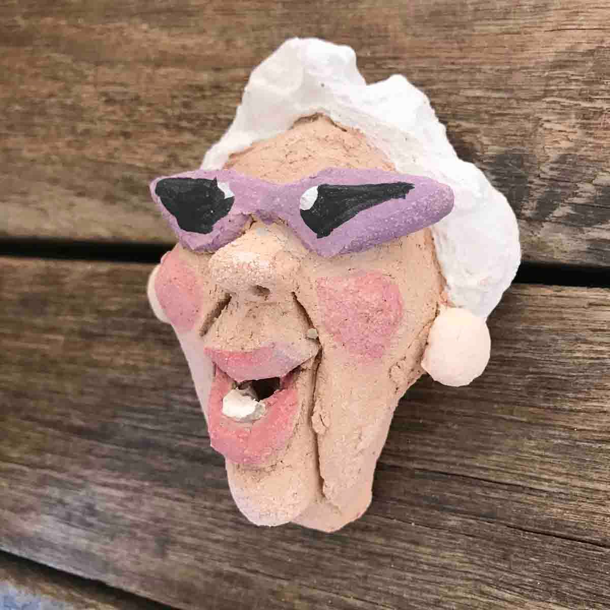 Fjasefjes, skulptur vegg, keramikk ca 9-13 cm (253)