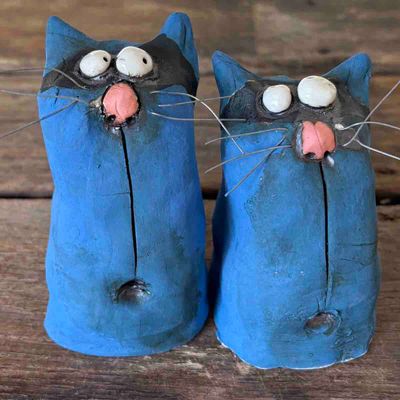 Blå banditt-katt, skulptur keramikk ca 9.5  cm