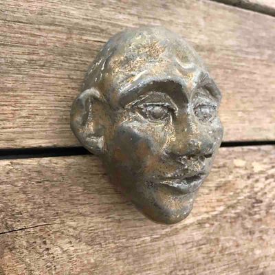 Hode mini, skulptur vegg, keramikk ca 9x8 cm