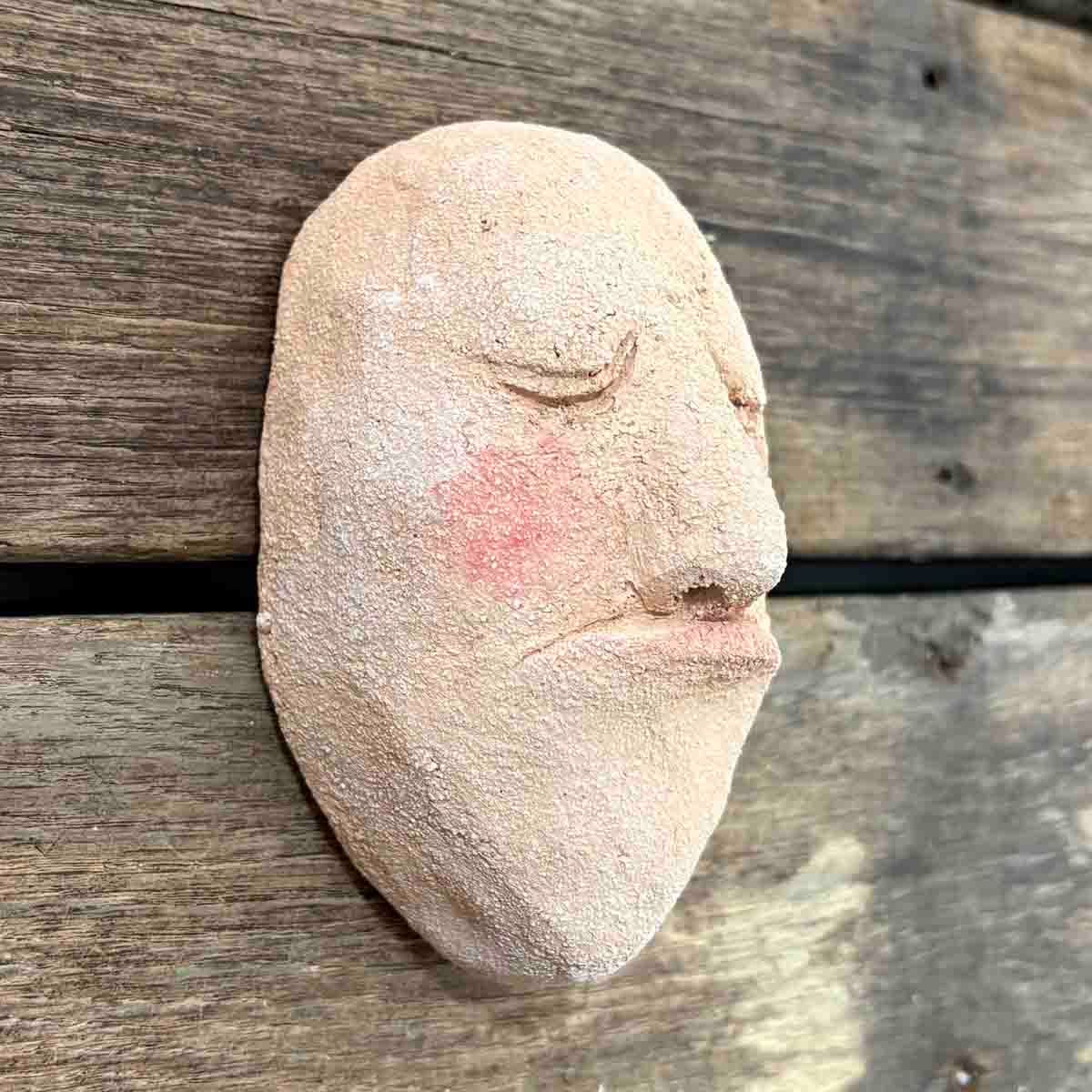 Fjasefjes, skulptur vegg, keramikk ca 9-13 cm (416)