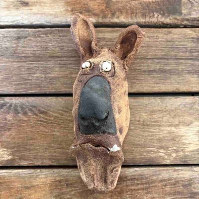 Fido storebror hund, skulptur vegg, keramikk 21 cm (br)