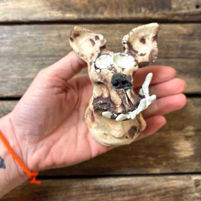 Hundehode lyst, skulptur keramikk 9 cm høy