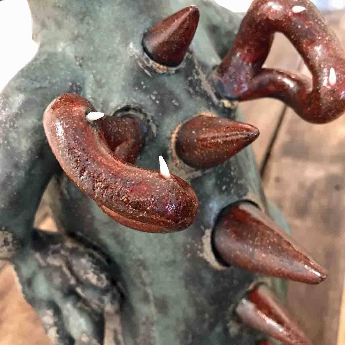 Draco Nanus, 34 cm keramikk skulptur