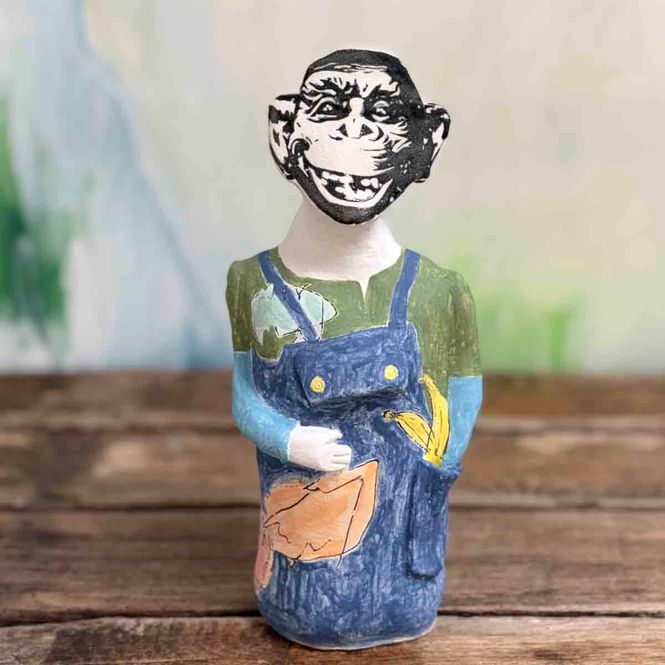 Hovedbilde Monkey at work, 26 cm skulptur