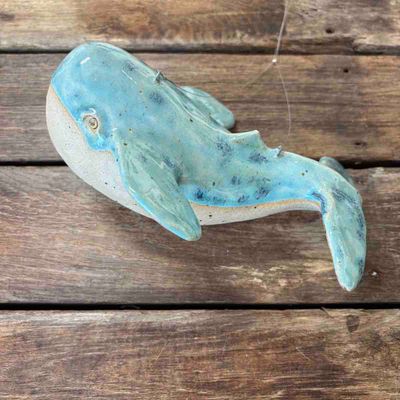 Hval, hengende tak-skulptur 19 cm (spettet)