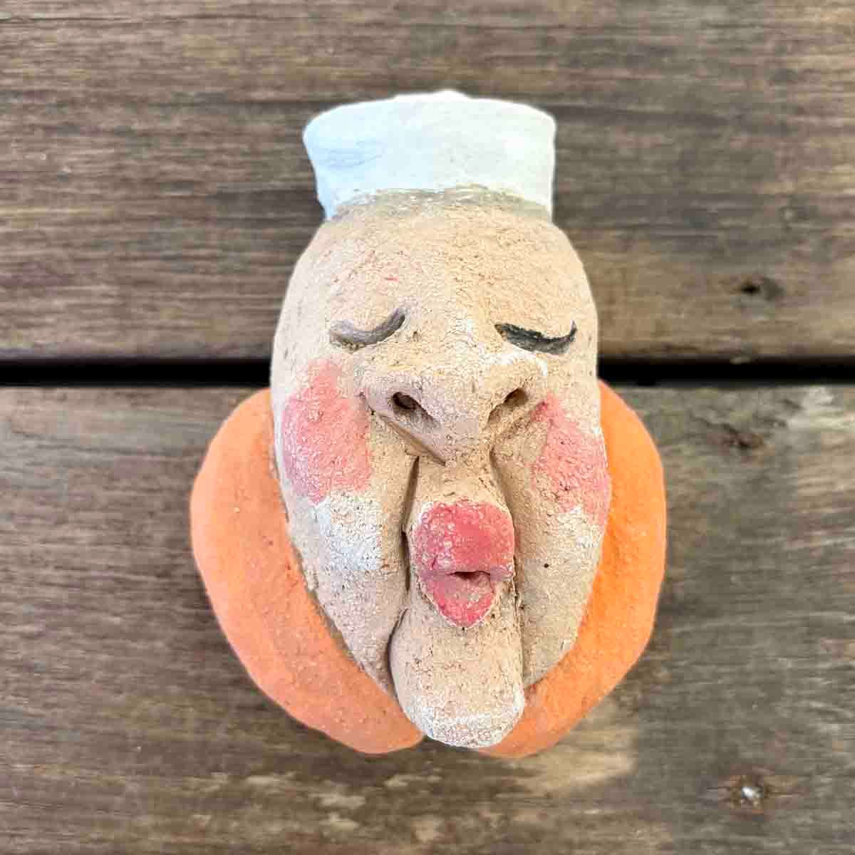 Fjasefjes, skulptur vegg, keramikk ca 9-13 cm (302)